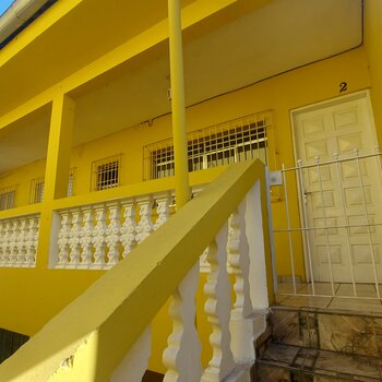 Casa 3 Cômodos (Fundos) - Pq. Maria Helena