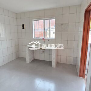 Casa com cozinha e 2 dormitórios ao lado da estação Primavera-Interlagos