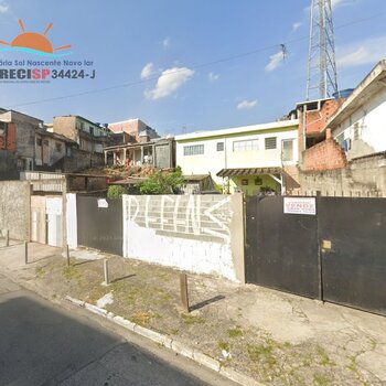 Uma casa com terreno grande para venda 