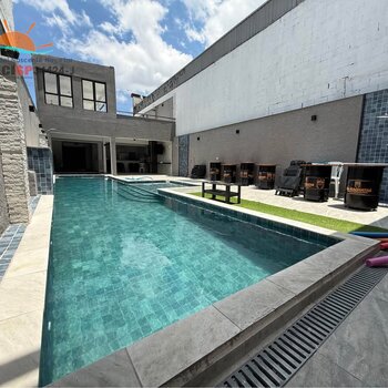 Uma linda casa com piscina para festa