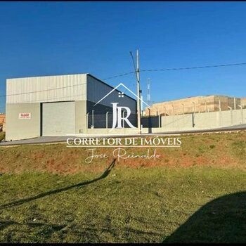 Galpão com 440 m2 de área construída